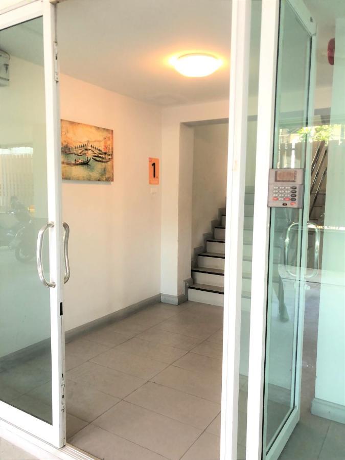 Poonsuk Place Hotel Бангкок Экстерьер фото